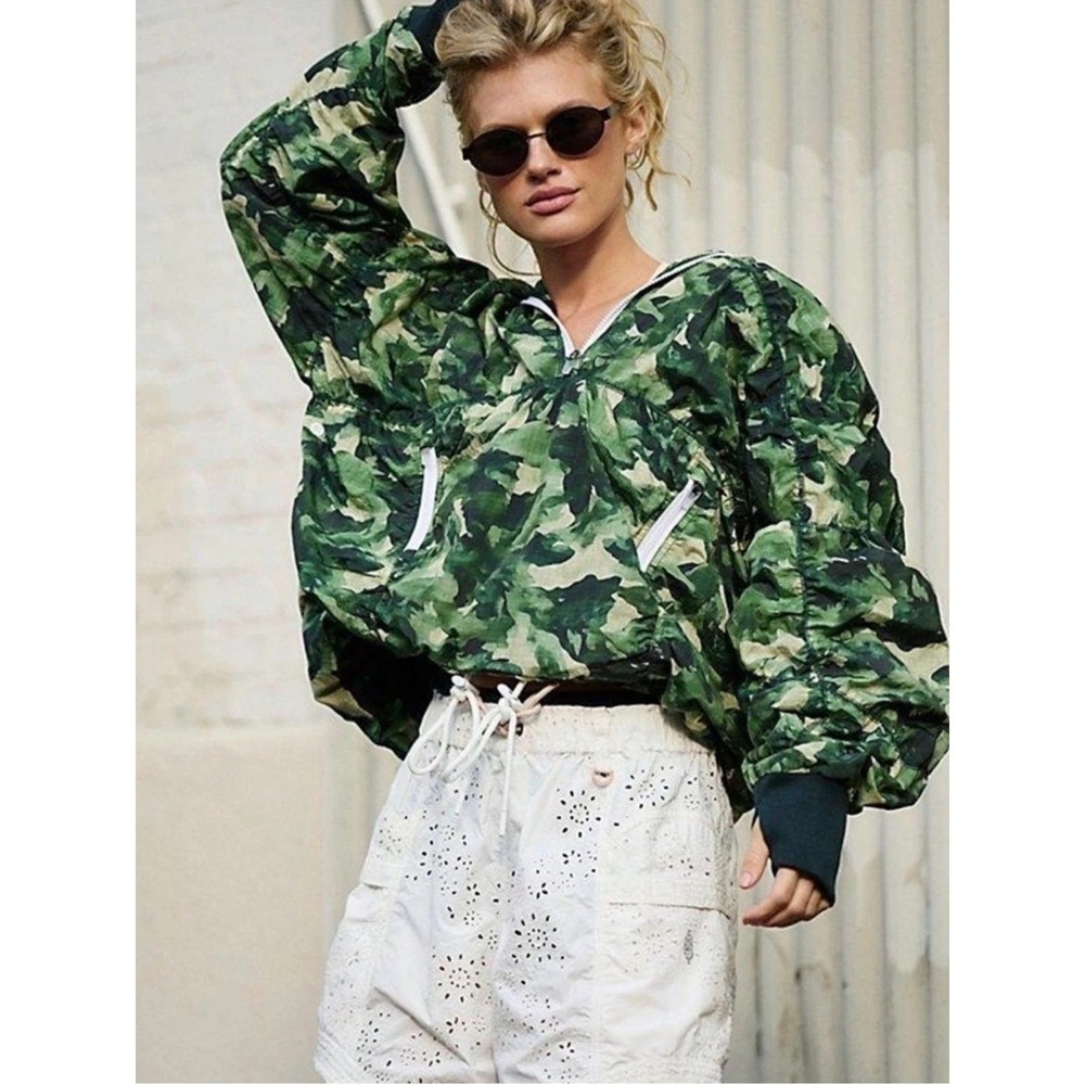 FP Movement Free People Happy Camper Pullover Windbreaker Women's Large Camo